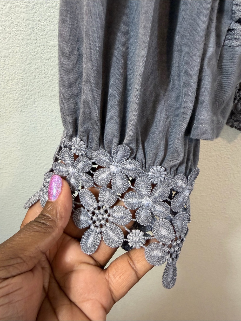 POL Gray Embroidered Floral Appliqué Top Size M Balloon Sleeve Boho Festival - Picture 3 of 11